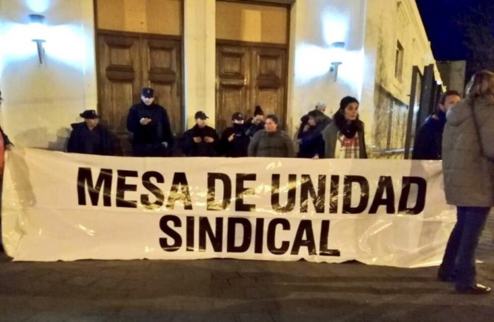 La MUS inició vigilia en la Casa de Gobierno por el pago escalonado