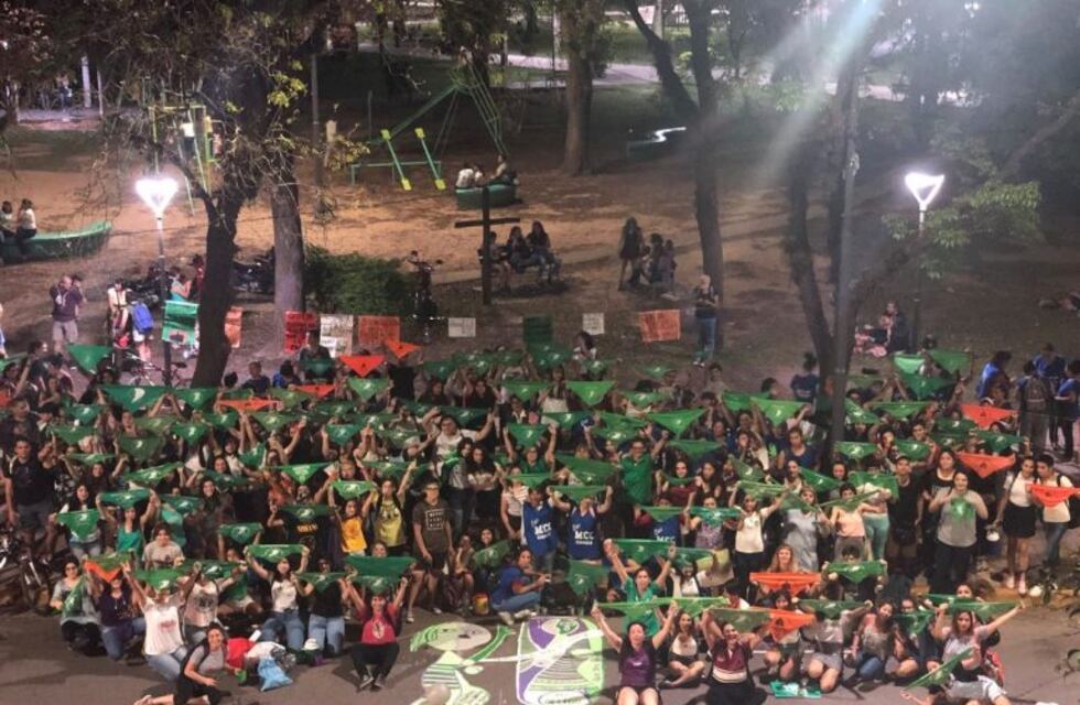 En Resistencia llevaron a cabo el primer "pañuelazo" por el aborto