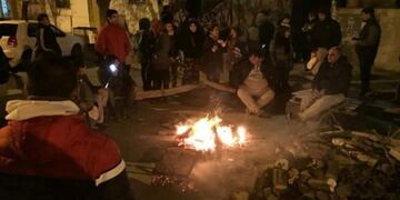 Lo toma del edificio reúne a un nutrido grupo de trabajadores\u002E