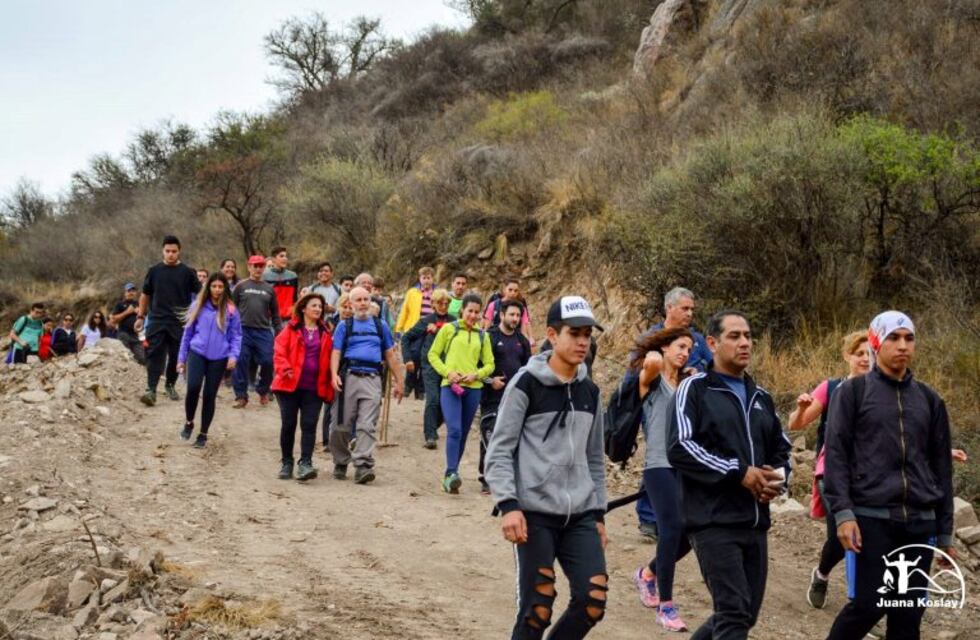 Más de 300 personas inauguraron el nuevo acceso al Cerro de la Cruz