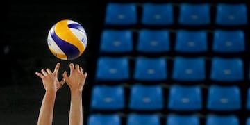 PEKÍN (CHINA) 10/06/2011\u002E-Los brazos pelota de la jugadora brasileña Carolina Salgado alcanzan la bola durante el partido correspondiente al Grand Slam de Pekín del circuito mundial de voley playa, disputado entre las hermanas brasileñas  y la pareja italiana  hoy viernes 10 de junio de 2011 en Pekín, China\u002EEFE/DIEGO AZUBEL  pekin china Carolina Salgado campeonato torneo mundial grand slam voley volley voleibol playa playero partido seleccion italia brasil