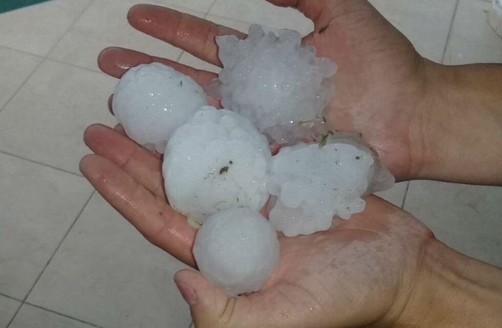 Impresionante caída de granizo en diferentes localidades del Valle de Punilla