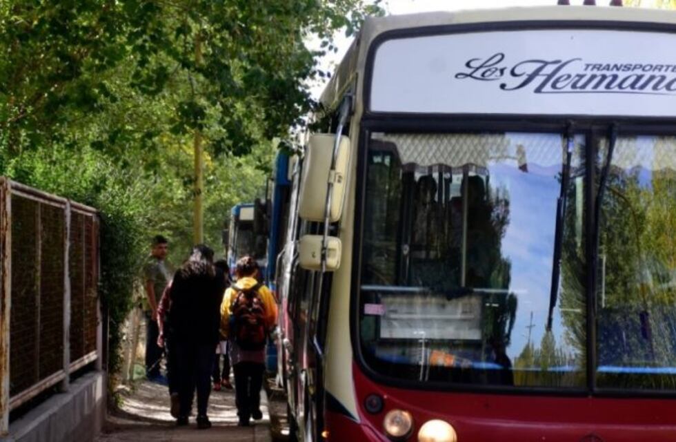 Roca: realizarán una sentada en reclamo de mejoras en el servicio de transporte escolar