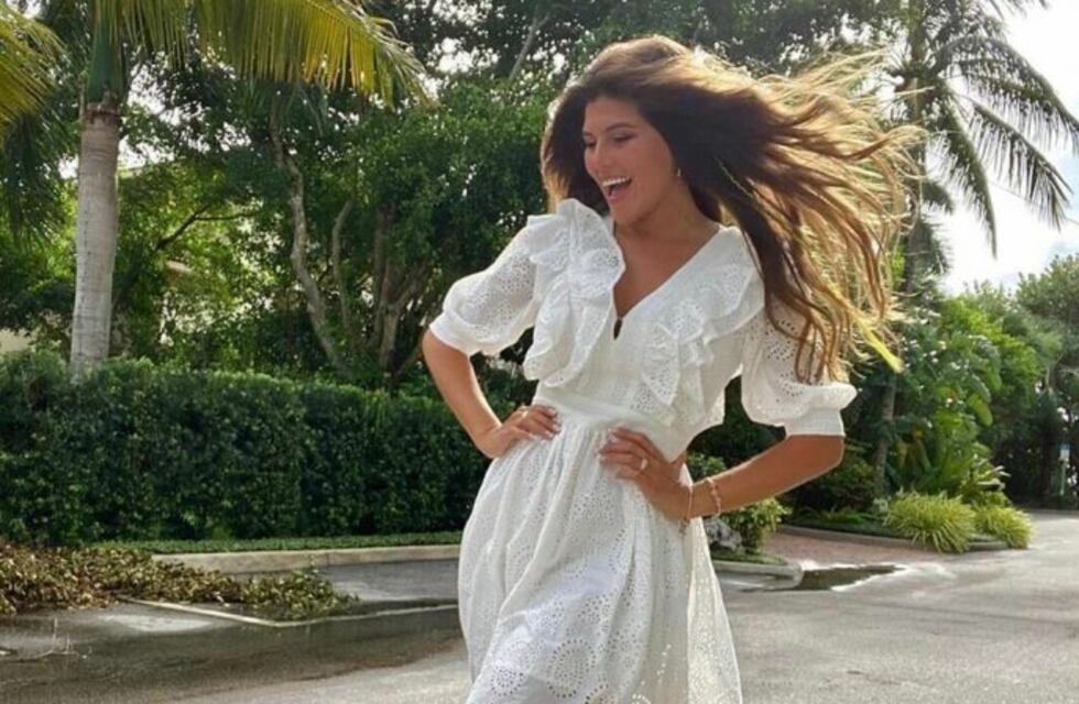 Loly Antoniale deslumbró las redes desde la playa: "Nunca rompas el silencio"