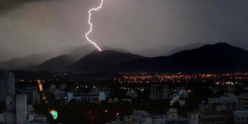 Tormenta elu00e9ctrica de anoche.