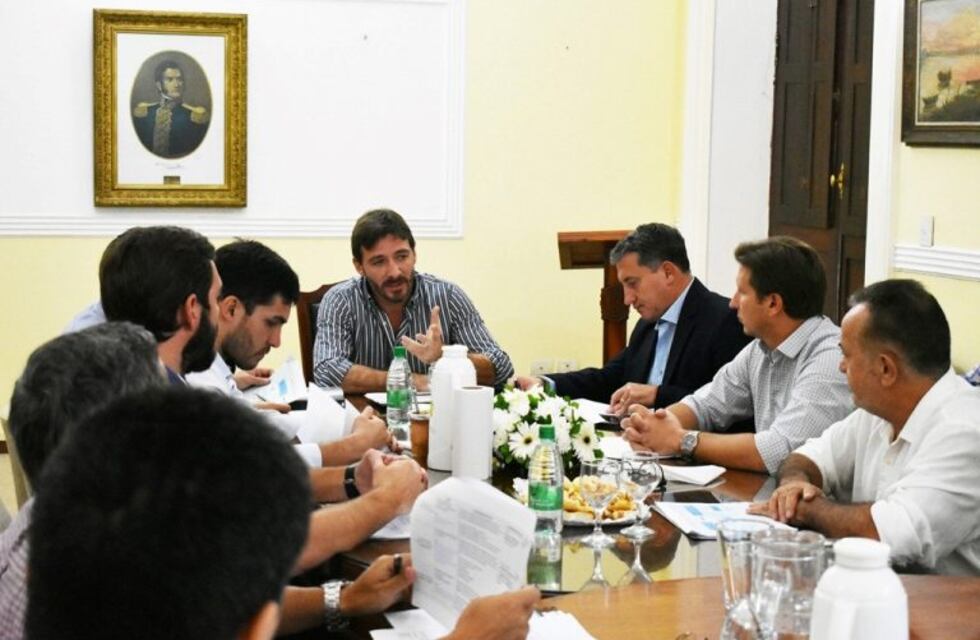 Crean una mesa para tratar problemas de la forestación e industria maderera