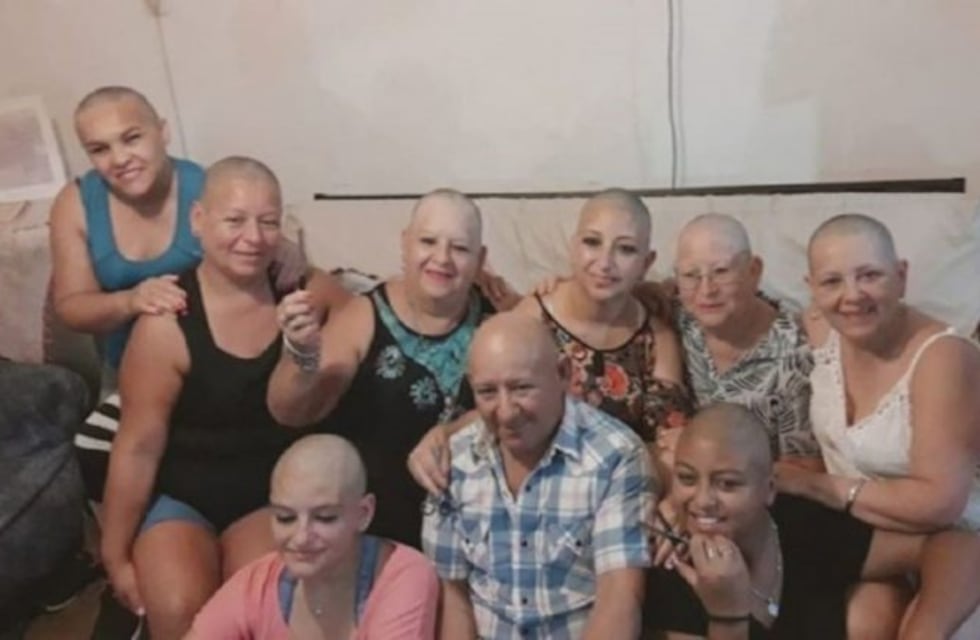 Una familia se rapó para acompañar a una pariente en su lucha contra el cáncer