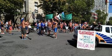 Guardavidas se manifestaron frente al Municipio en reclamo de sueldos adeudados (Foto: Seba Piriz @sebapiriz31)