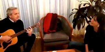 Natalia de la Sota y Alberto Fernández cantando juntos\u002E