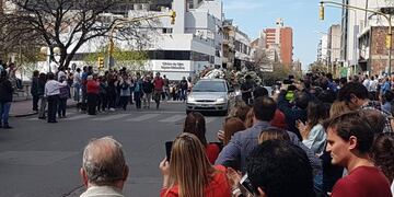 El cortejo que acompaña a José Manuel de la Sota hacia el Cementerio San Jerónimo\u002E