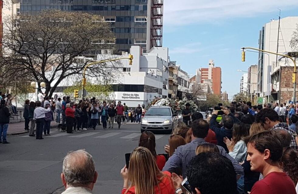 Así vivieron los cordobeses en redes sociales el paso del cortejo fúnebre de De la Sota