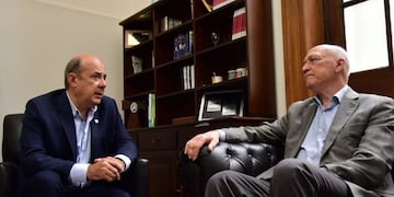 Gustavo Canteros (izquierda) vice gobernador de Corrientes junto a Antonio Bonfatti (derecha), presidente de la Cámara de Diputados de Santa Fe\u002E
