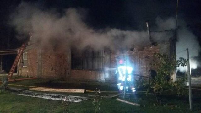 El incendio se produjo en un galpu00f3n que era utilizado para guardar herramientas y vehu00edculos en Tunuyu00e1n.