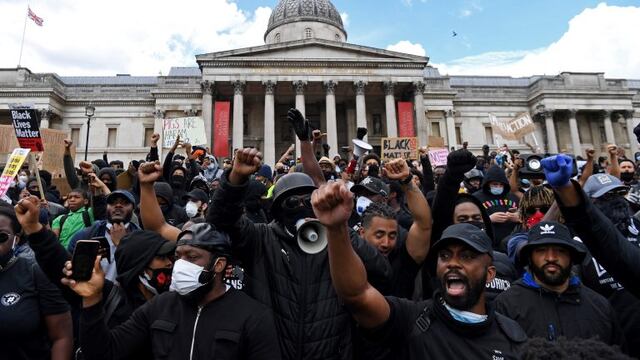 El caso de George Floyd conmovió a Estados Unidos. Este viernes la familia llegó a una acuerdo de compensación. (Foto: AFP)