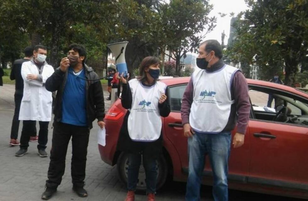 Médicos de APUAP volvieron  a las calles con el "ruidazo"