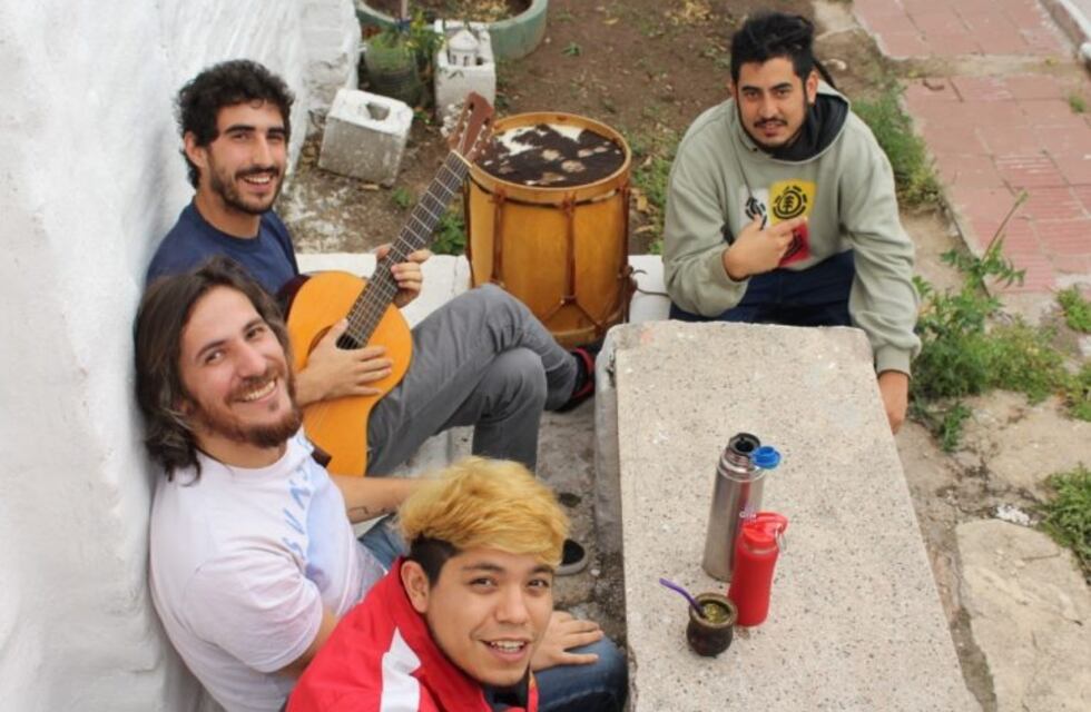 Ruggeri y La Línea de Tres, en El Vecindario