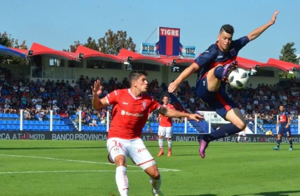 Huracán derrotó 2-0 a Tigre en Victoria