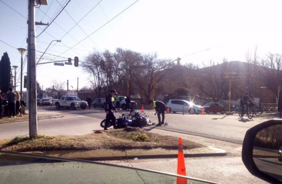 Dos motos chocaron en la avenida del Viento Chorrillero