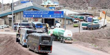 Por las frecuentes demoras en la aduana, la Unidad de Pasos Fronterizos del departamento de Migraciones de Chile solicita que eviten cruzar en horario nocturno