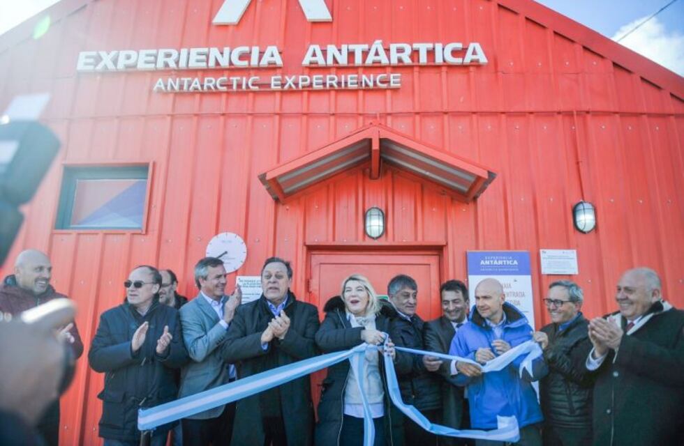 Con la presencia de Gustavo Santos quedó inaugurado el espacio turístico "Experiencia Antártica"