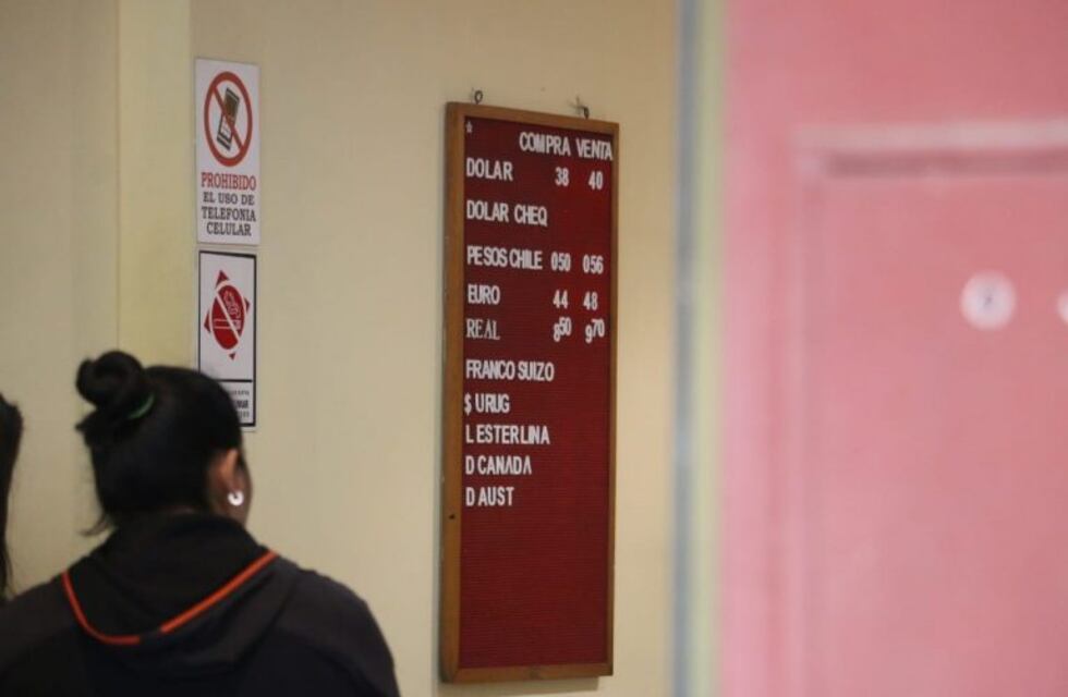 Tras la salida de Caputo, el dólar llegó a $40 en San Juan