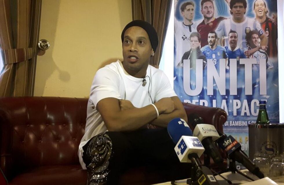 El peor momento de Ronaldinho: le embargaron 57 propiedades