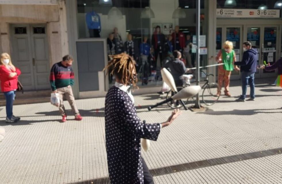 Santa Fe apostó a los artistas callejeros en debut de las salidas recreativas