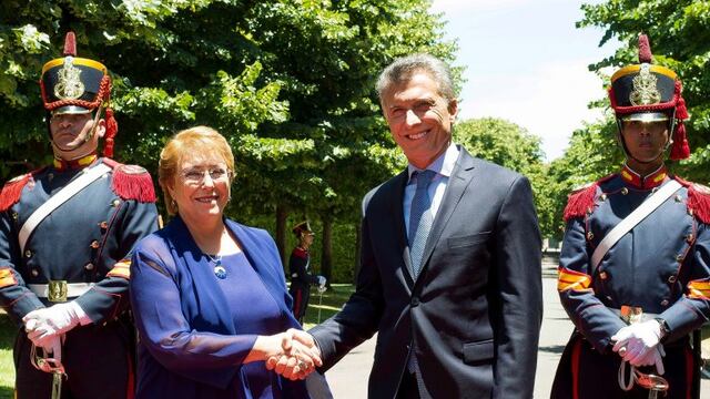 Mauricio Macri en una reuniu00f3n bilateral en la Quinta de Olivos con la presidenta chilena Michelle Bachelet rnDYN05, BUENOS AIRES 16/12/2016, EL PRESIDENTE MAURICIO MACRI, MANTUVO, EN LA QUINTA DE OLIVOS, UNA REUNIu00d3N BILATERAL CON LA PRESIDENTE DE CHILE, MICHELLE BACHELET. FOTO: DYN/PRESIDENCIA. buenos aires mauricio macri MICHELLE BACHELET visita oficial de la presidenta chile reunion bilateral entre ambos paises presidente argentino chilena