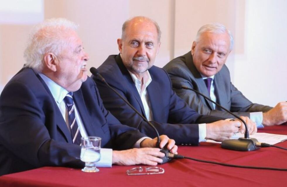 Carlos Parola dejó de ser asesor del gobierno de Perotti en medio de una polémica por lo que cobraba