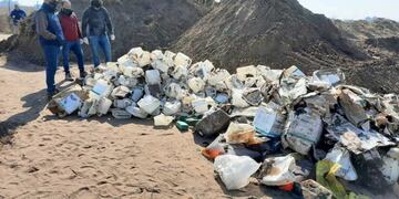 Desentierran envases de agroquímicos (APN)