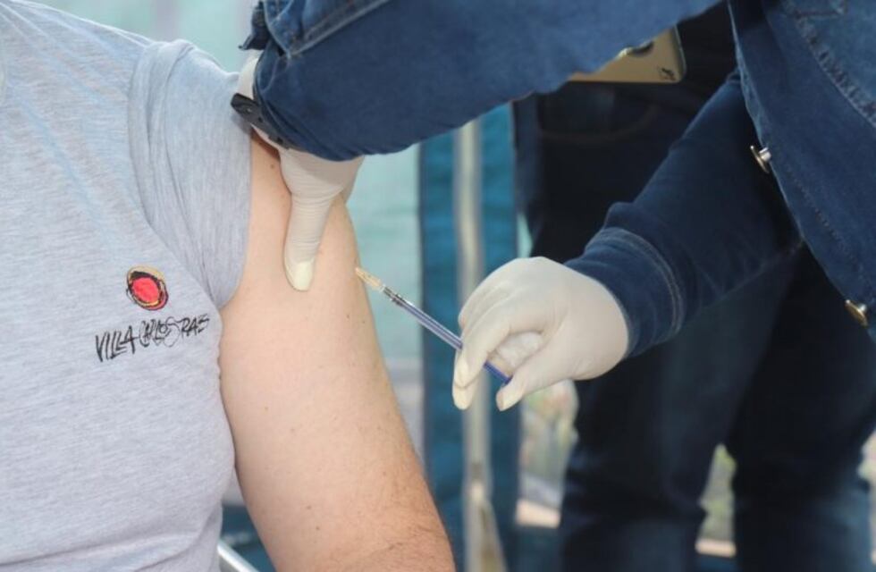 Carlos Paz vacunará contra el Covid-19 a docentes y personal de salud mayores de 60 años