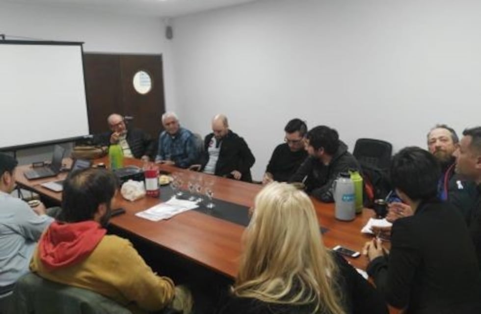 Avanzan en el Plan de Manejo de Pesca Deportiva para el Lago Strobel