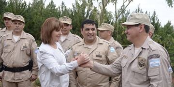 Misiones visita de la ministra Bullrich a la provincia donde felicitó a personal de Prefectura\u002E (Misiones Online)
