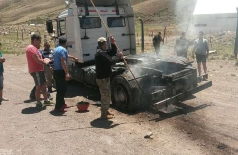 Camión con fuego alarmó a todos en Alta Montaña