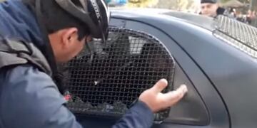 Detuvieron a una mujer y a su hijo por un infracción de tránsito, insultos y agresión a la Policía\u002E