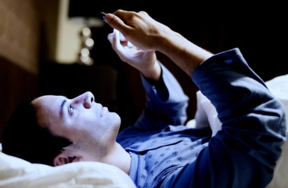 Expertos recomiendan no llevar las pantallas a la habitación