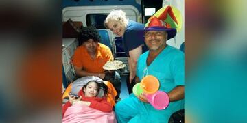 Le festejaron el cumpleaños en la ambulancia (Pampadiario)