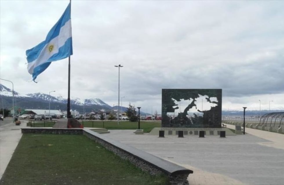 Malvinas: acondicionan la carpa de la dignidad en vísperas de la vigilia