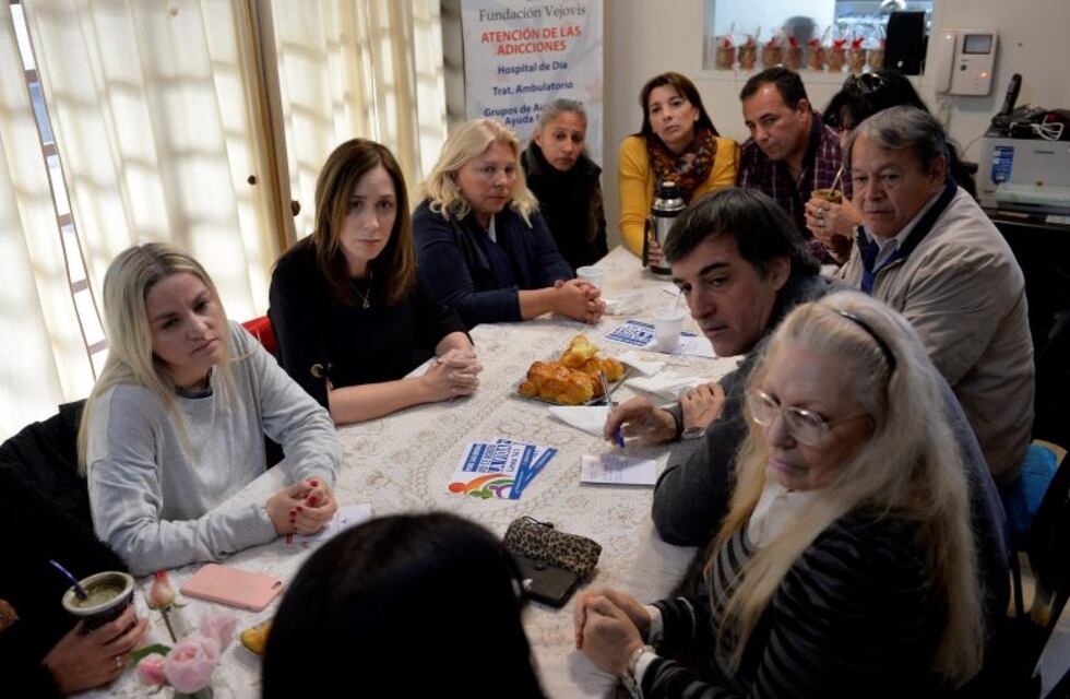 De campaña, Carrió se mostró con Vidal y con otros precandidatos de Cambiemos