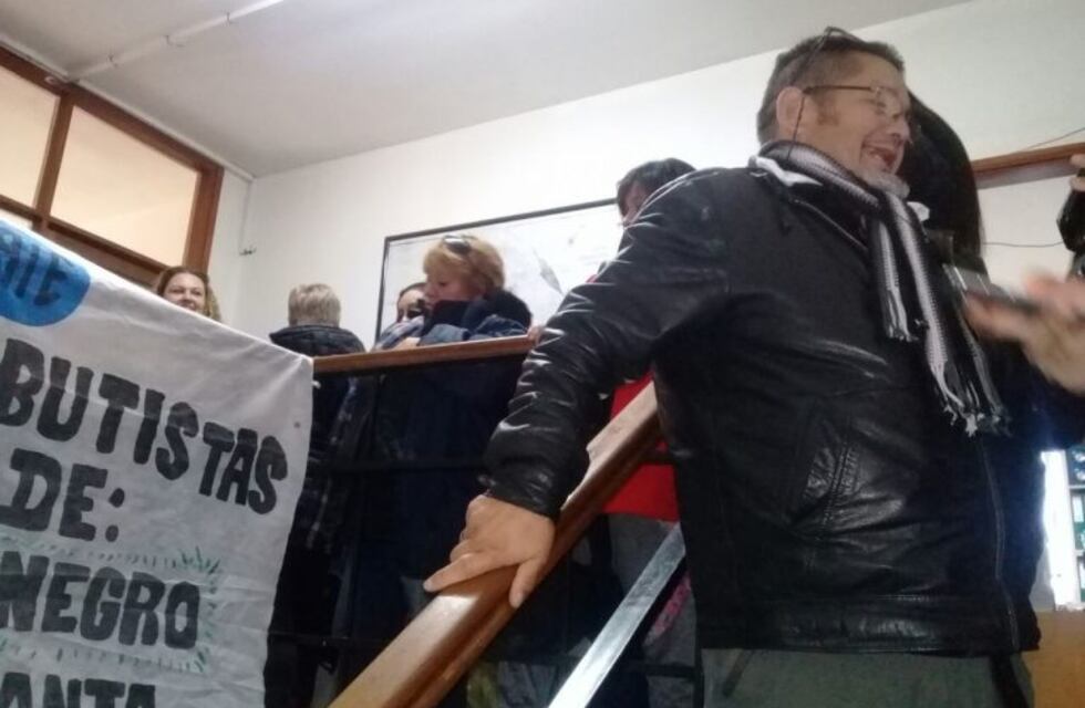 Porteros de escuelas se instalaron en el edificio de Supervisión