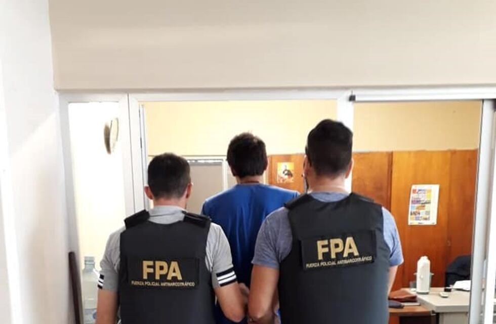 La Policía detuvo a dos prófugos por drogas en Calamuchita y Río Tercero