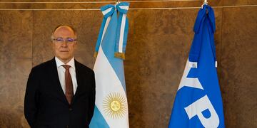 Guillermo Nielsen asumió como presidente de YPF