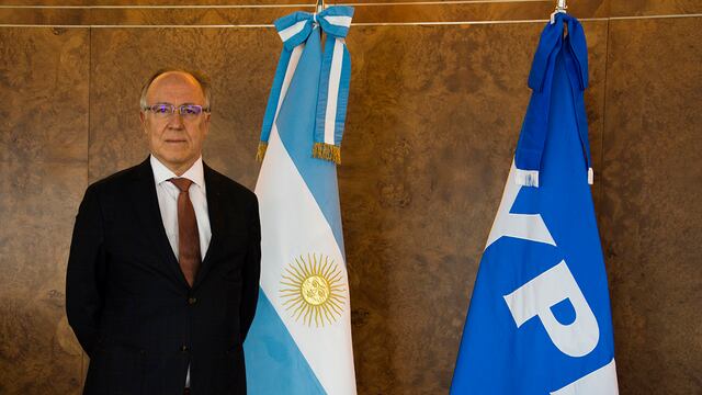 Guillermo Nielsen asumió como presidente de YPF
