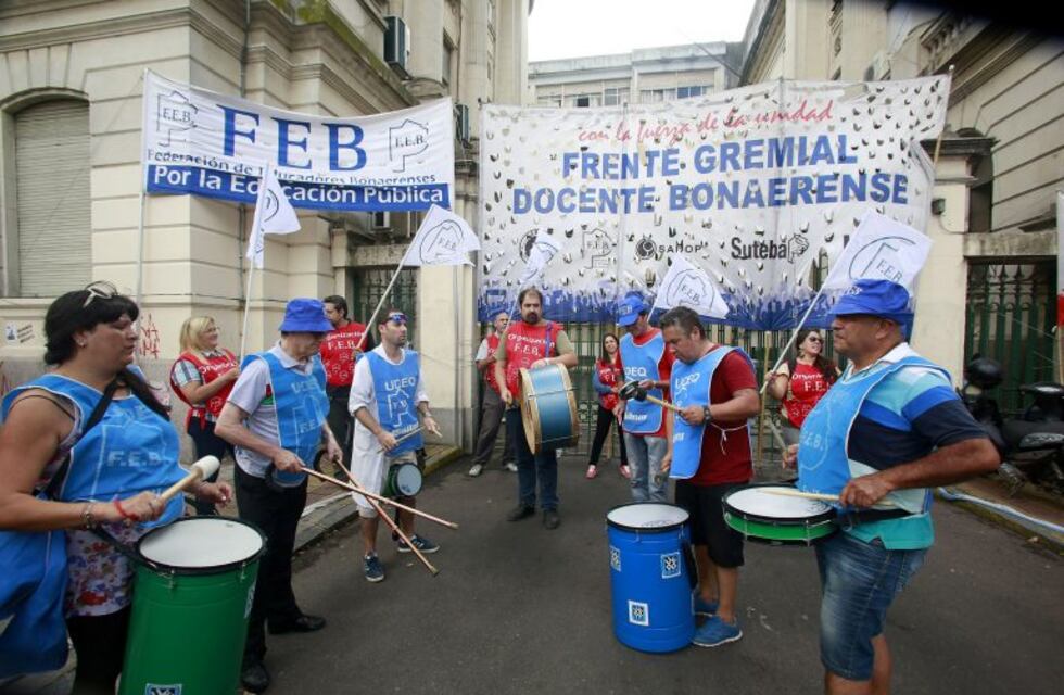 Docentes bonaerenses solicitaron una audiencia "urgente" con Vidal