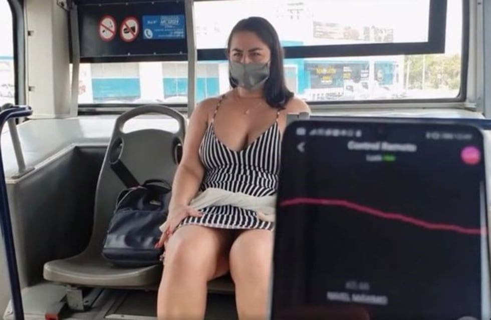 Grabaron un video para adultos en un micro en plena cuarentena