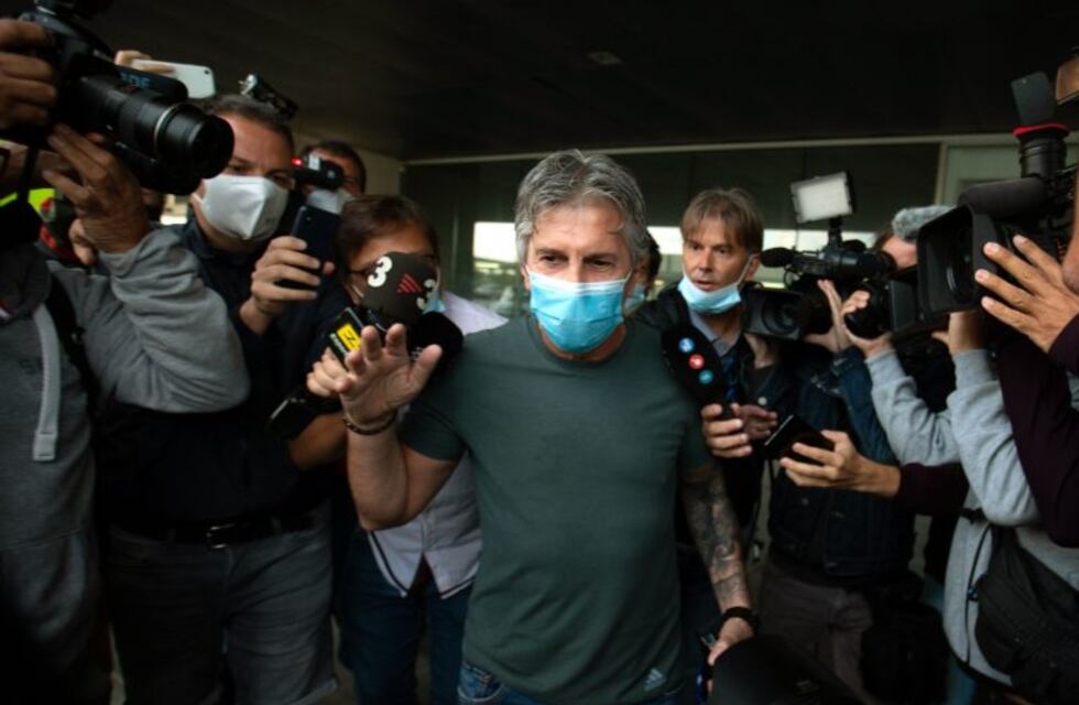 Jorge Messi llegó a Barcelona y dijo que es "difícil" que su hijo continúe en Barcelona
