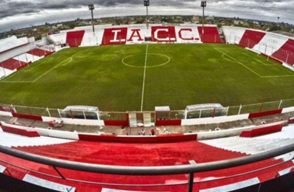 Instituto se suma al programa para que chicos de bajos recursos vayan a la cancha