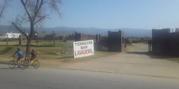 Cuarentena en Tucumán: transformaron un salón de fiestas en un lavadero de autos\u002E (Vía Tucumán)