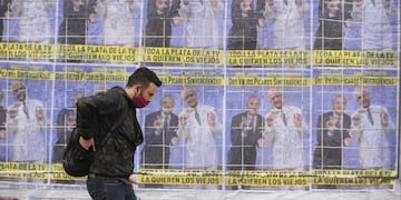 Afiches contra Boca y River en la Ciudad mientras Jorge Ameal y Rodolfo D'Onofrio, sus respectivos presidentes, continúan en pie de guerra contra la AFA\u002E (Clarín)