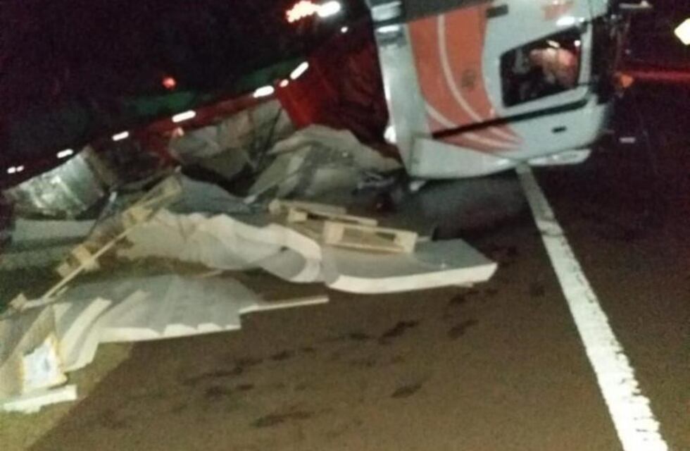 Cerro Azul: accidente en entre un camión y auto dejó cuatro heridos